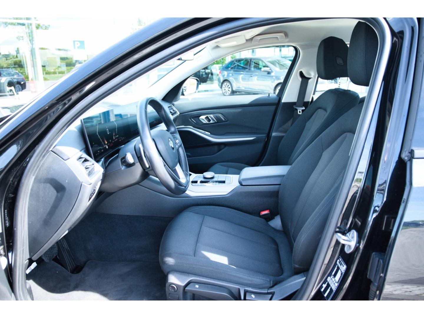 BMW 318 d Touring Navi LED SHz Apple CP BMW Live