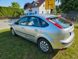 Ford Focus 1,6TDCi 80kW DPF Ambiente Ambiente - Ford Focus mit Diesel-Antrieb: Limousine, Ambiente