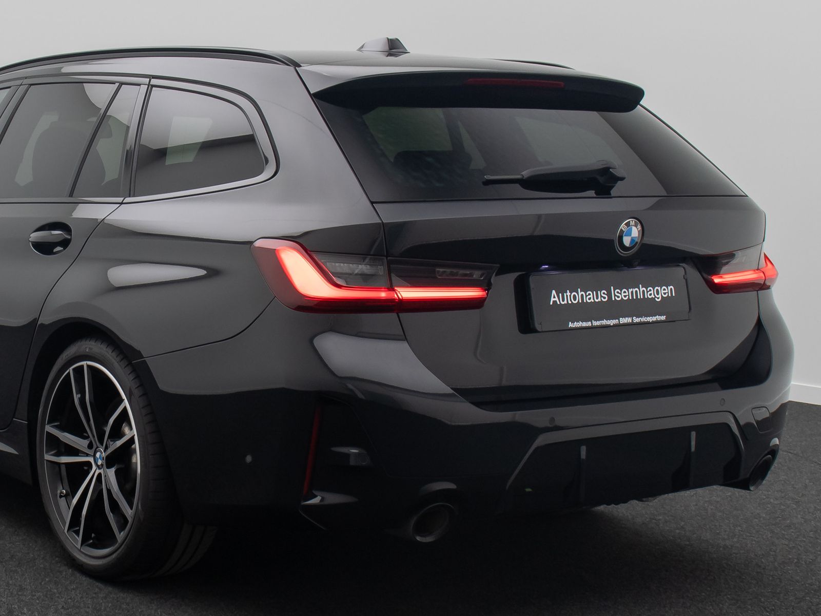 Fahrzeugabbildung BMW 330i M Sport HUD Panorama DAB HiFi AHK 19Zoll