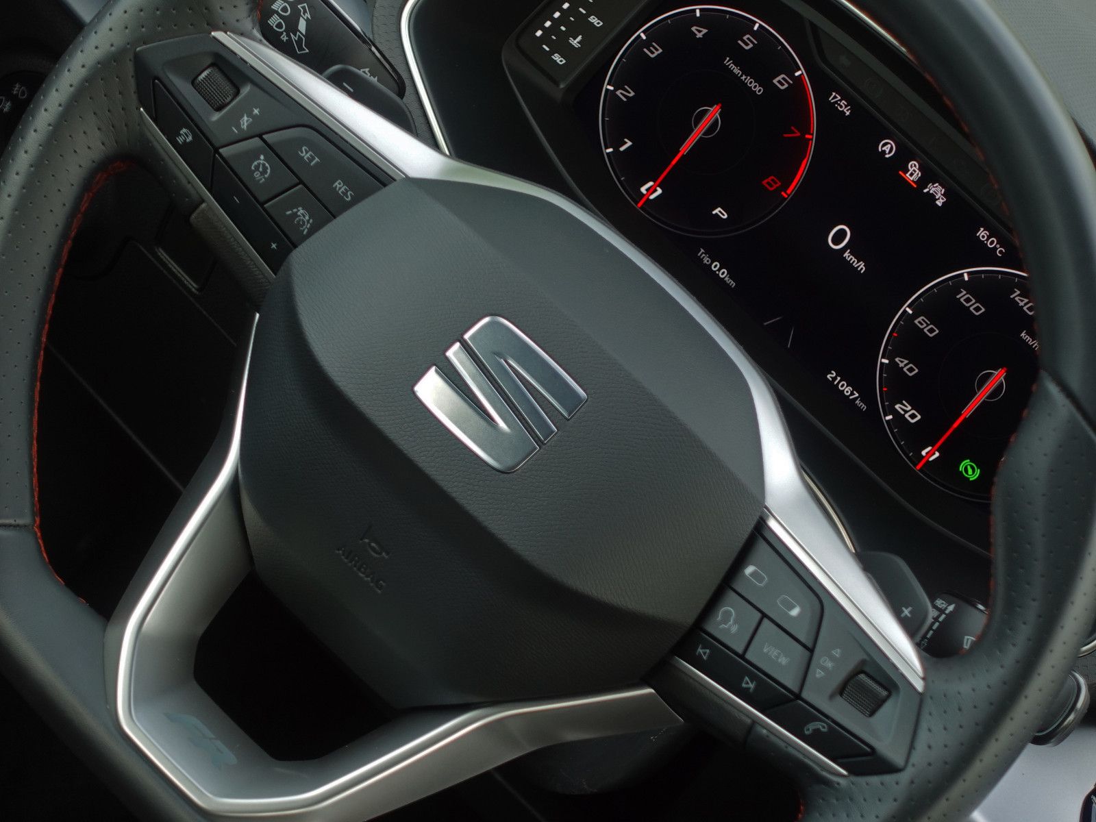 Fahrzeugabbildung SEAT Arona 1.5 TSI DSG FR Full Link ACC RFK DINAMICA