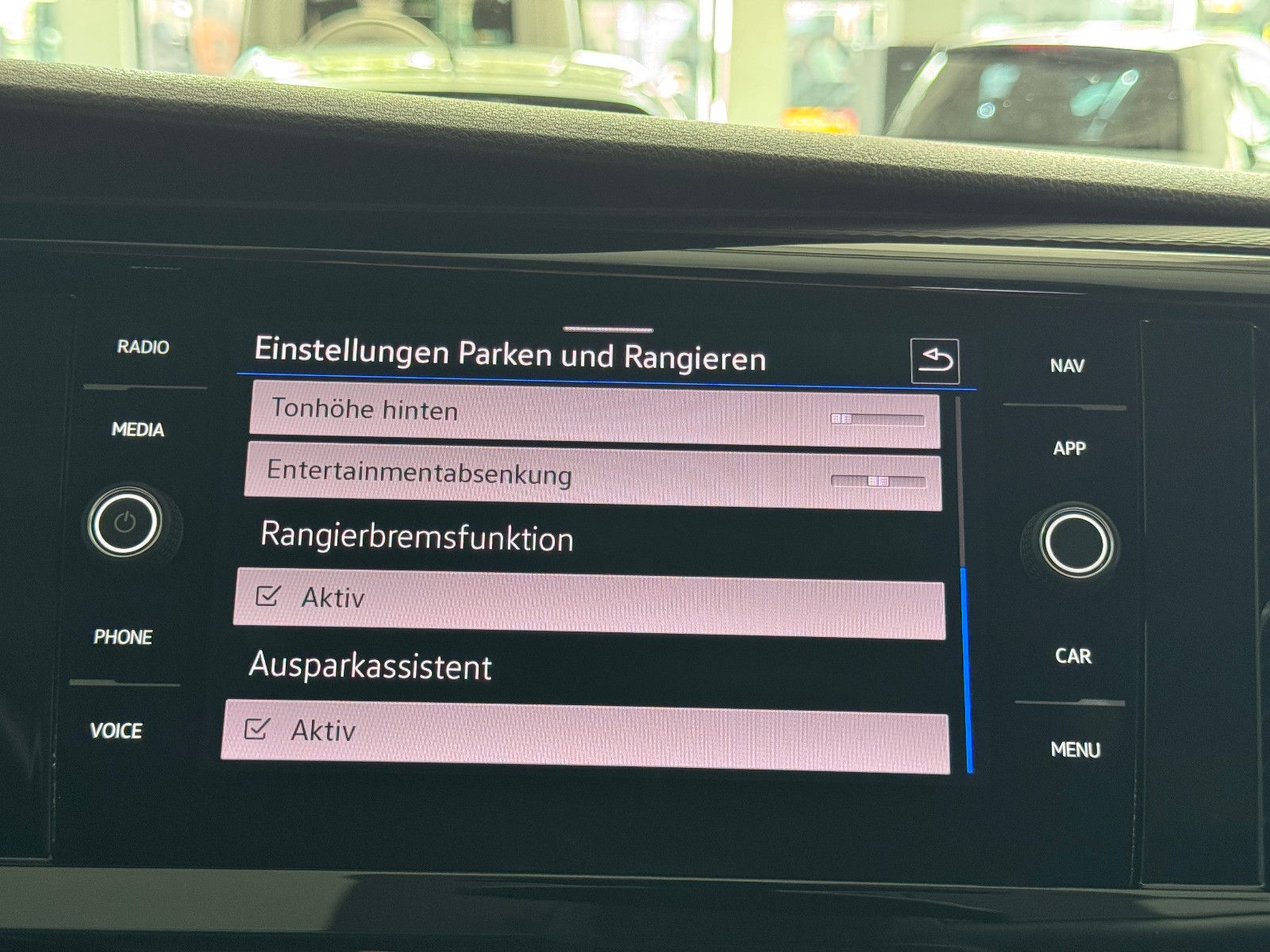 Fahrzeugabbildung Volkswagen T6.1 4M DSG IQ.DRIVE INDIVIDUAL EDITION 6-SITZER
