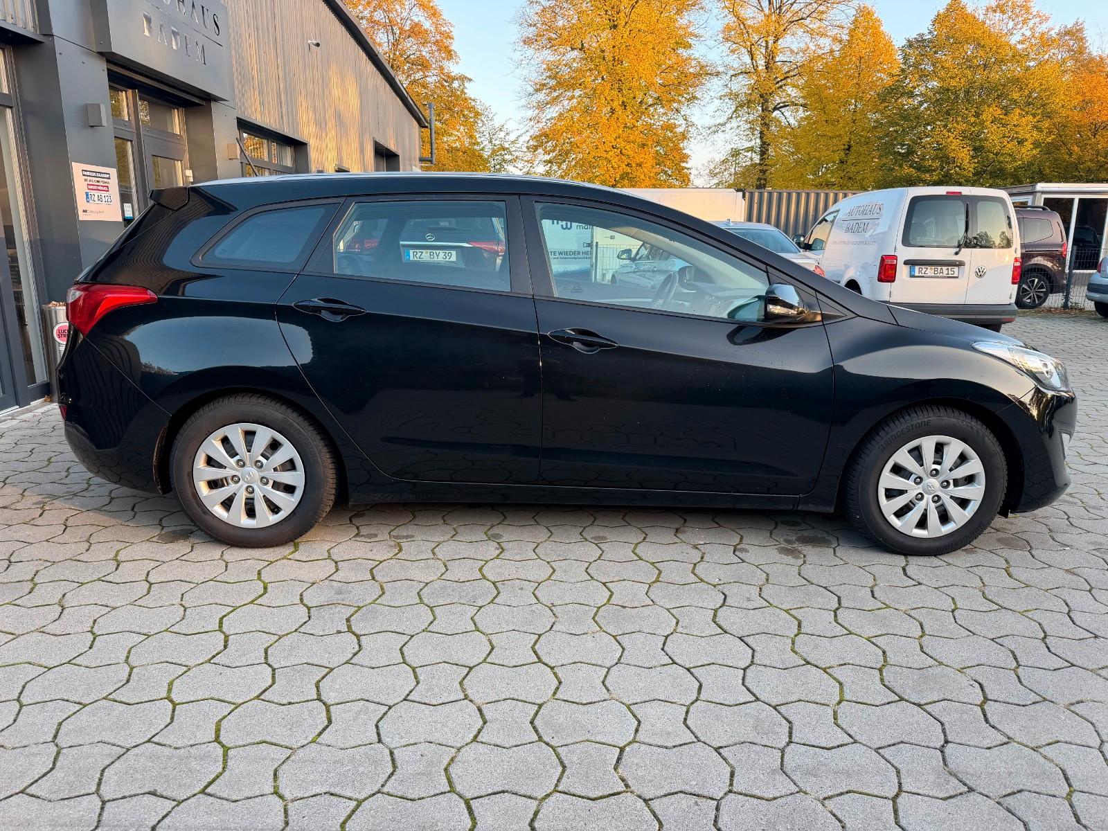 Hyundai i30 2015 — вигляд ззаду
