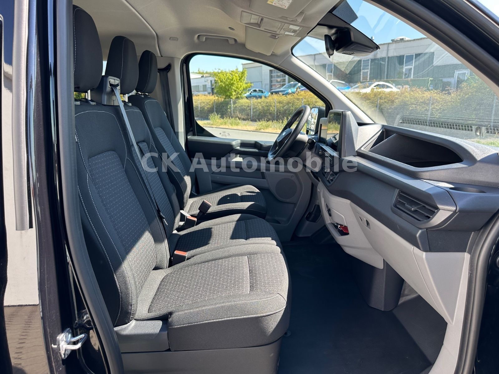 Fahrzeugabbildung Ford Transit Custom Kombi 320 L2 AWD Trend/9 Sitze