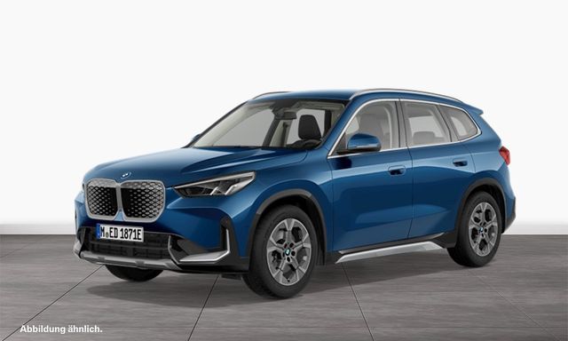 BMW iX1 xDrive30 xLine Rückfahrkamera Lenkradheizung