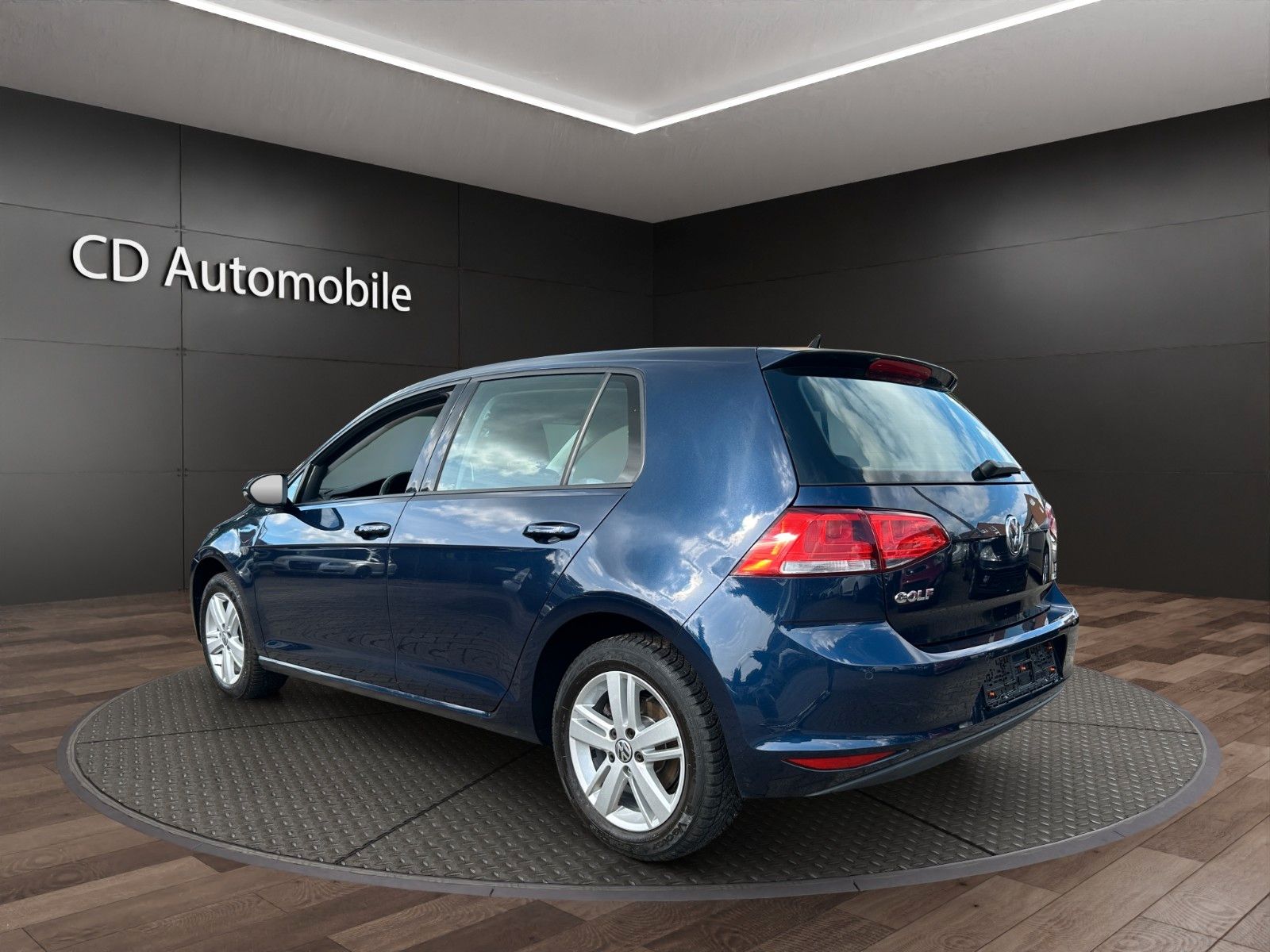 Fahrzeugabbildung Volkswagen Golf VII Lim. Trendline BMTKlimaaut./5Türig/