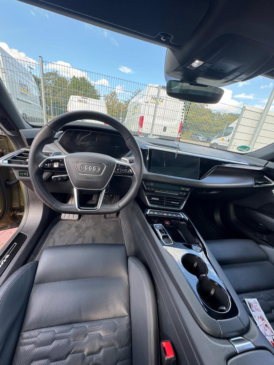 Audi e-tron GT quattro - Tactical Green 