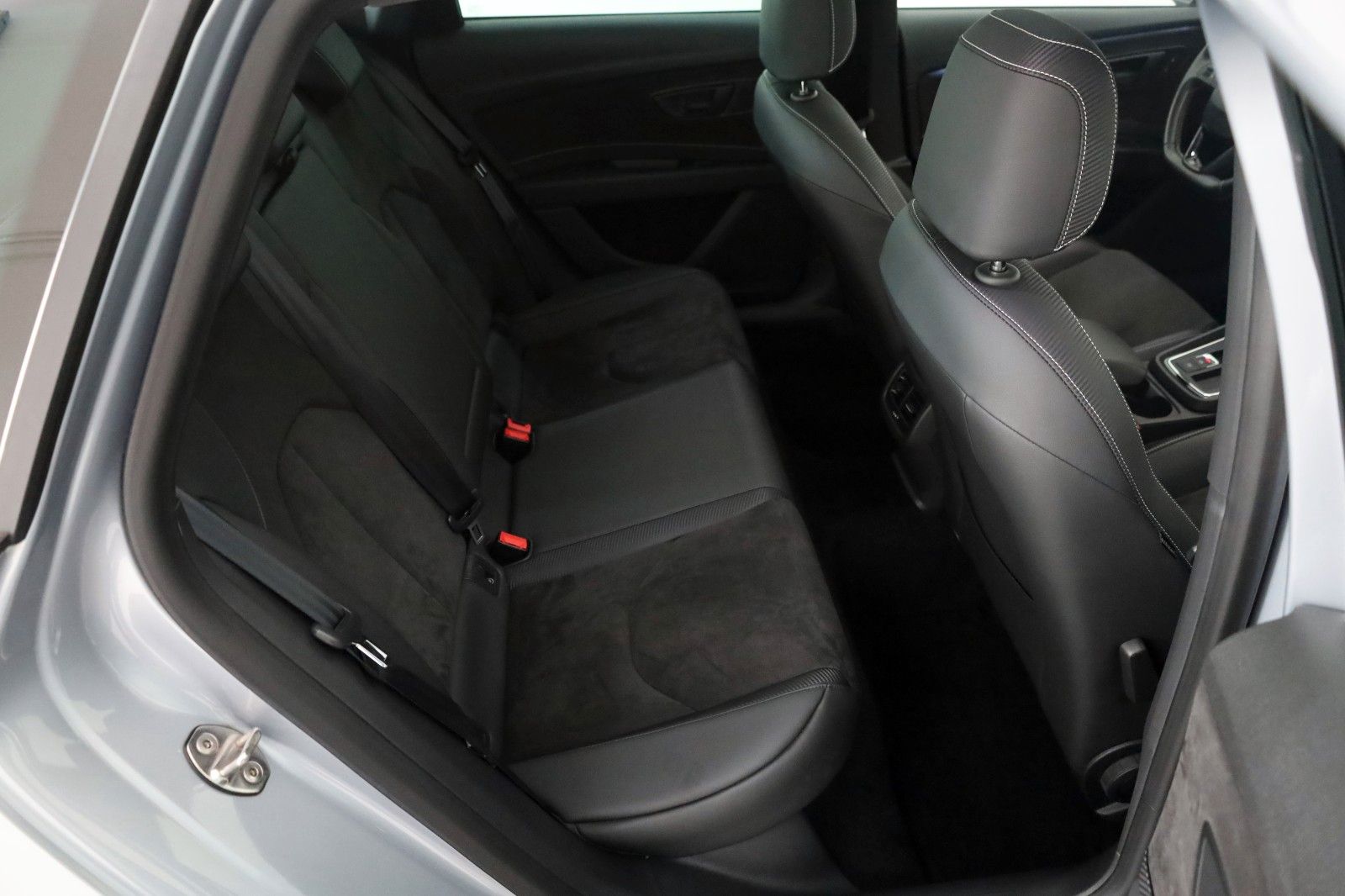 Fahrzeugabbildung SEAT Leon ST Cupra 300 4Dr.,T.Leder,Navi,Kamera,Panor