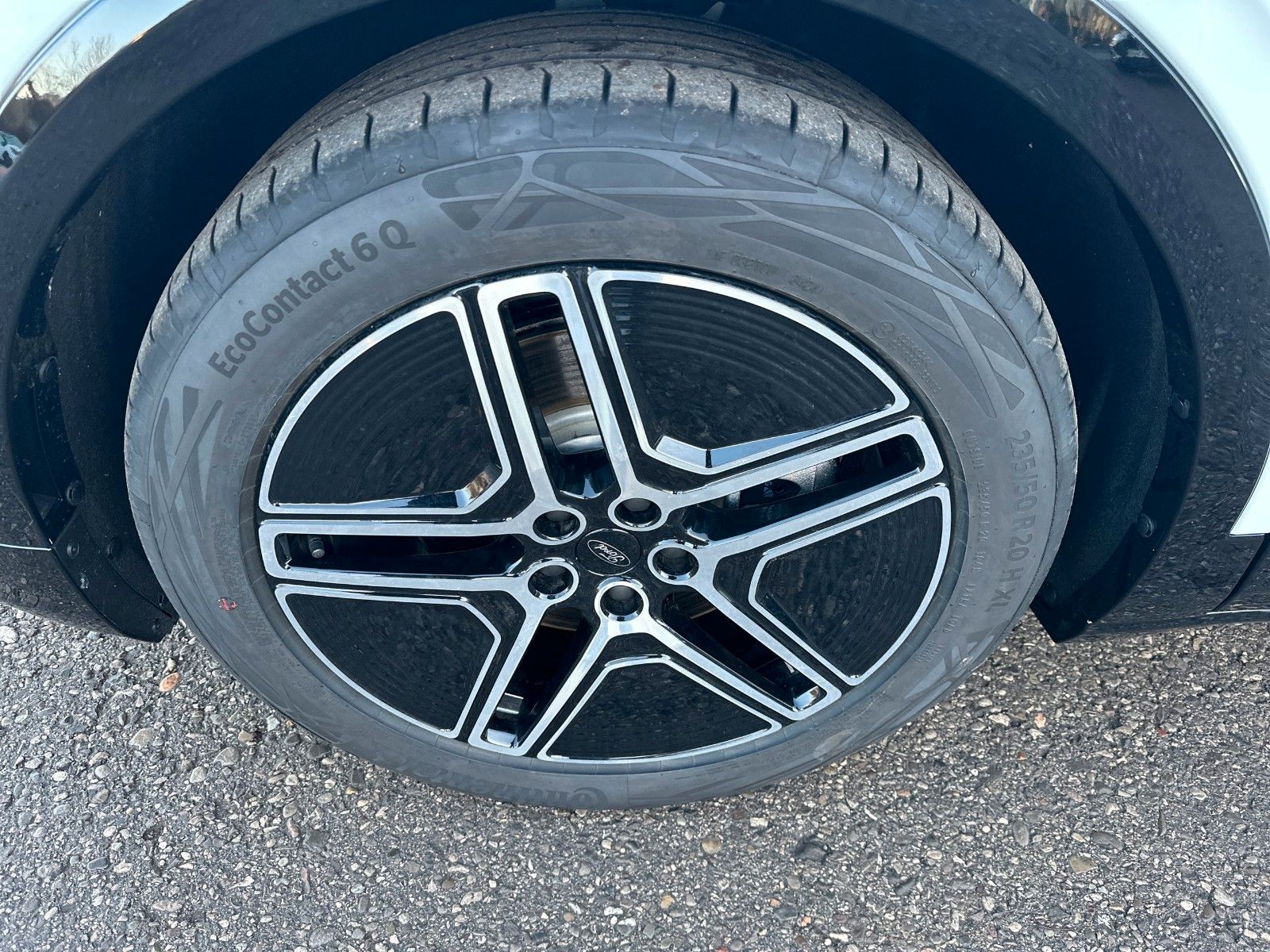 Fahrzeugabbildung Ford Capri AWD Premium, PANORAMADACH, AHK SCHWENKBAR