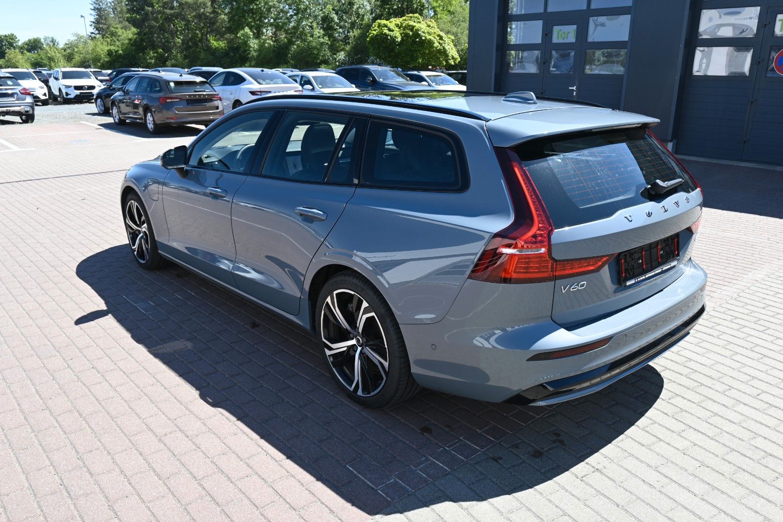 Fahrzeugabbildung Volvo V60 T8 PHEV Ultimate Dark AWD*360°*HUD*AHK*