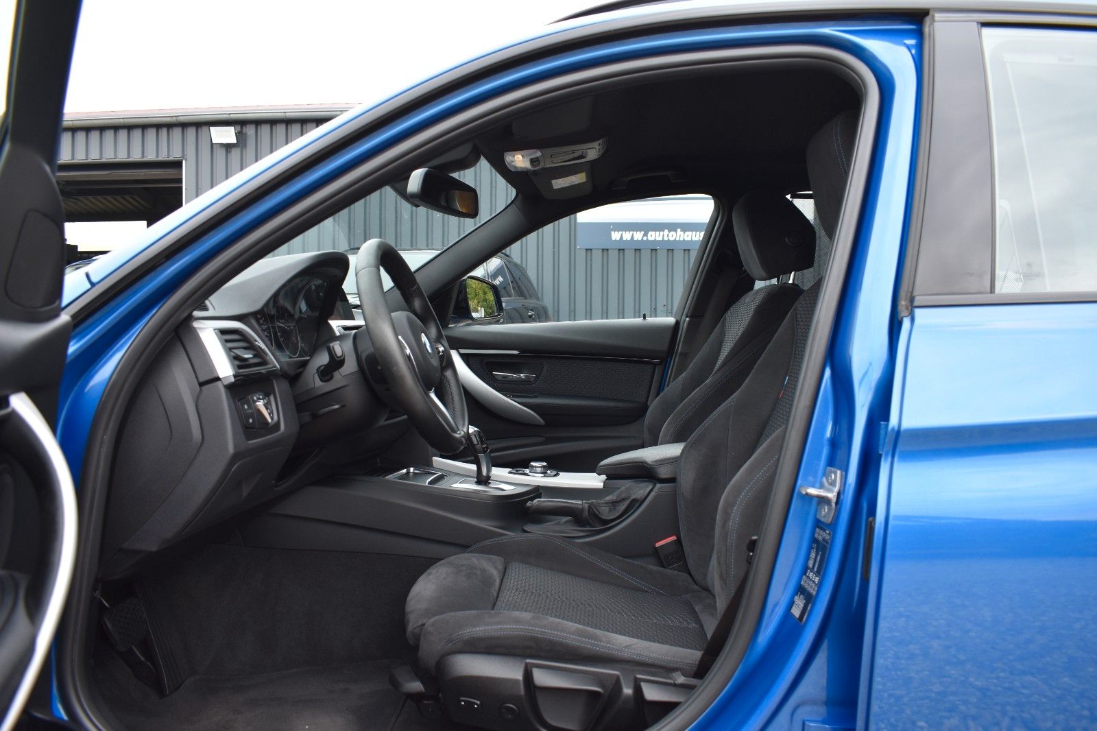 Fahrzeugabbildung BMW 318 d Touring M Sport EstorilB. Automatik LED