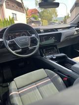 Audi e-tron Sportback 55 quattro S line  - Audi e-tron: Sportback 55
