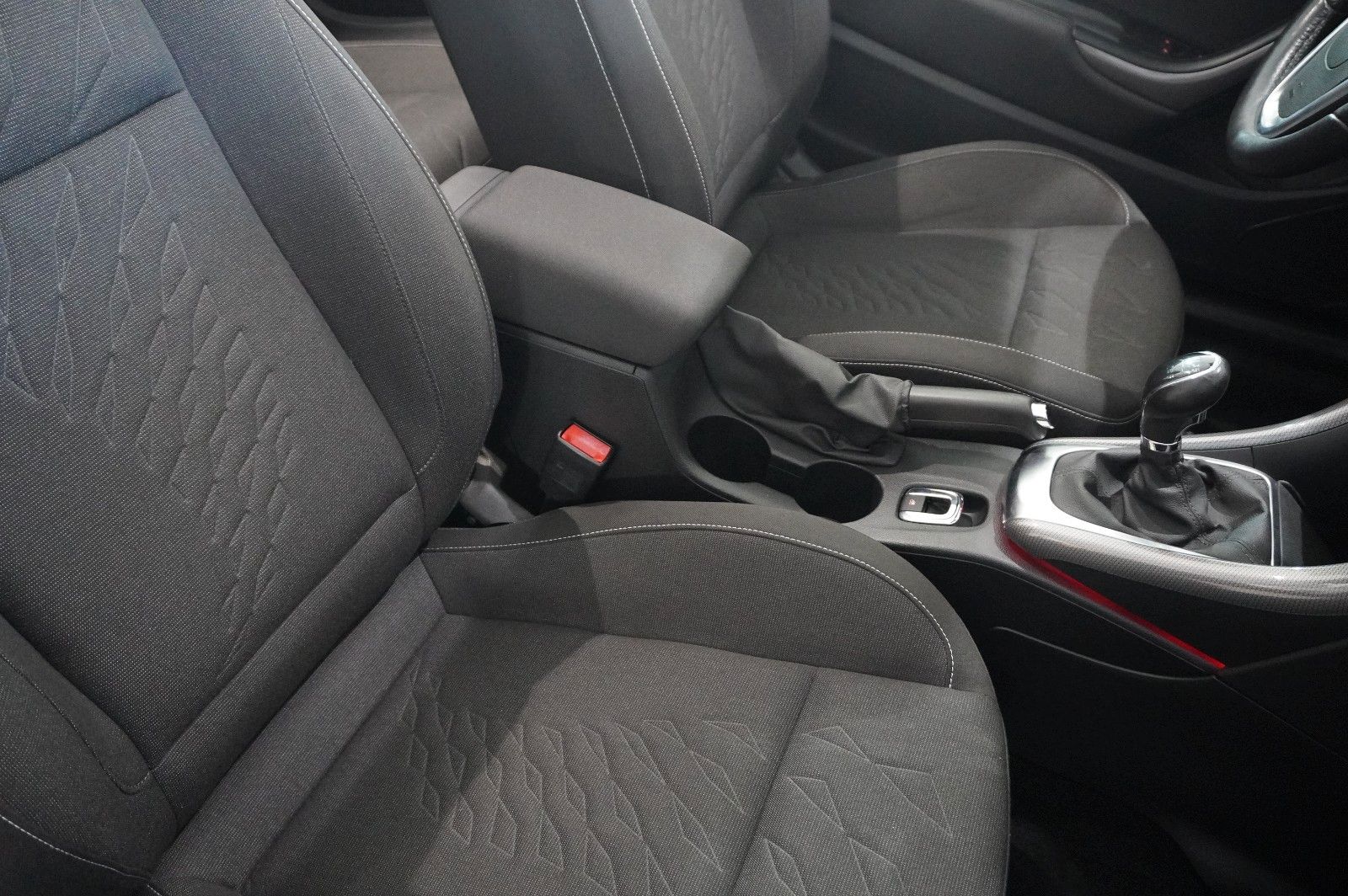 Fahrzeugabbildung Opel Cascada 1.4T EDITION SPORT/SHZ/TEMP/USB/BI-COLOR