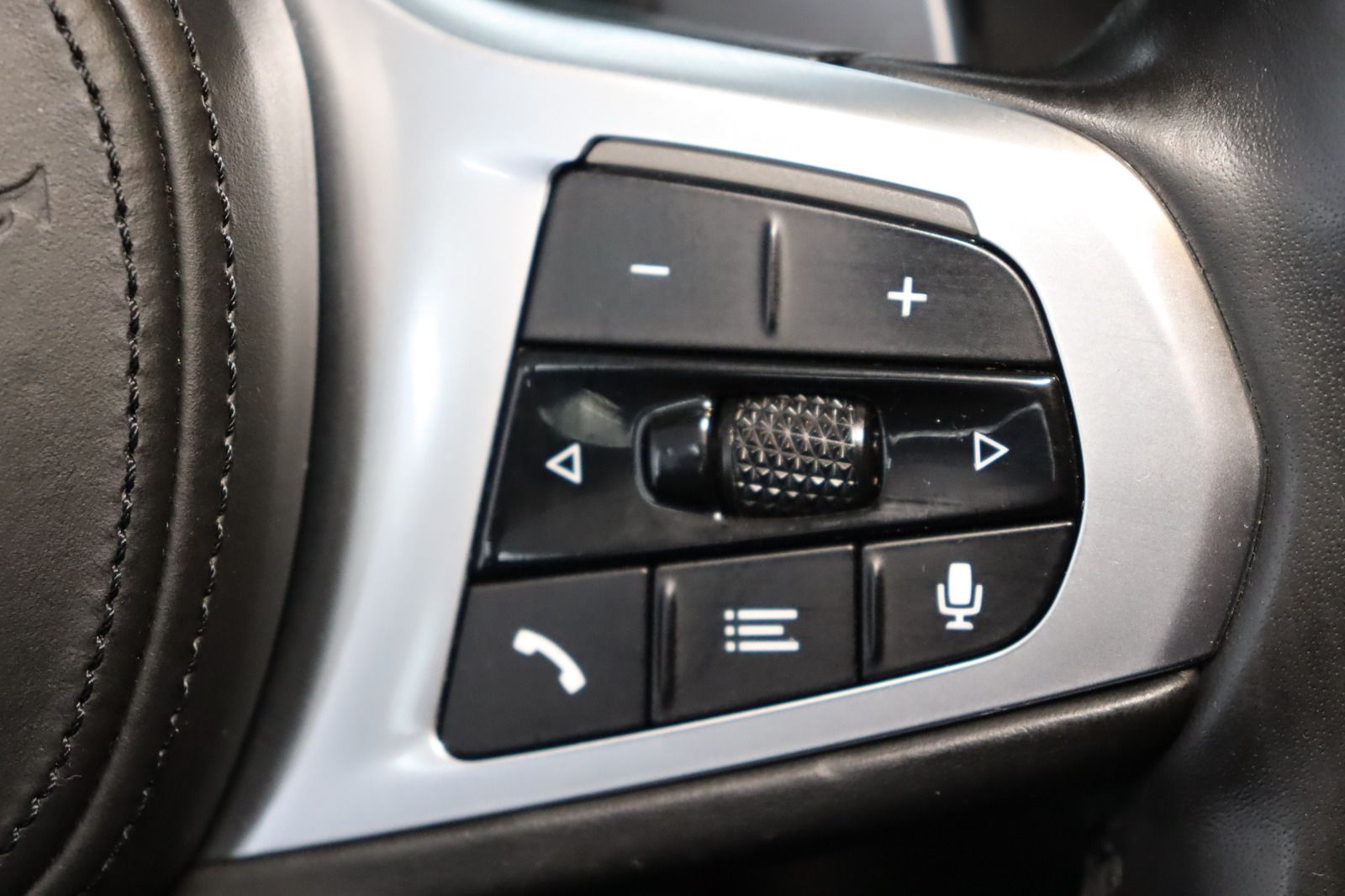 Fahrzeugabbildung BMW 320 d Touring M Sport * HUD * Pano *