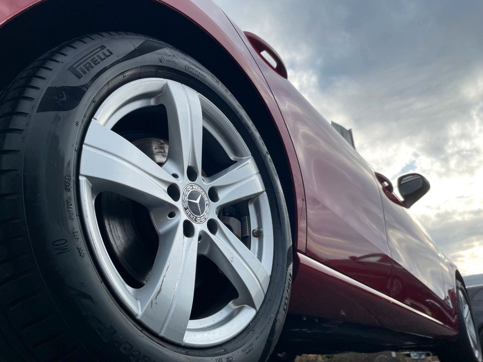 Fahrzeugabbildung Mercedes-Benz C 220 d AVANTGARDE AHK+HUD+DISTR+R-Kamera+Carpla