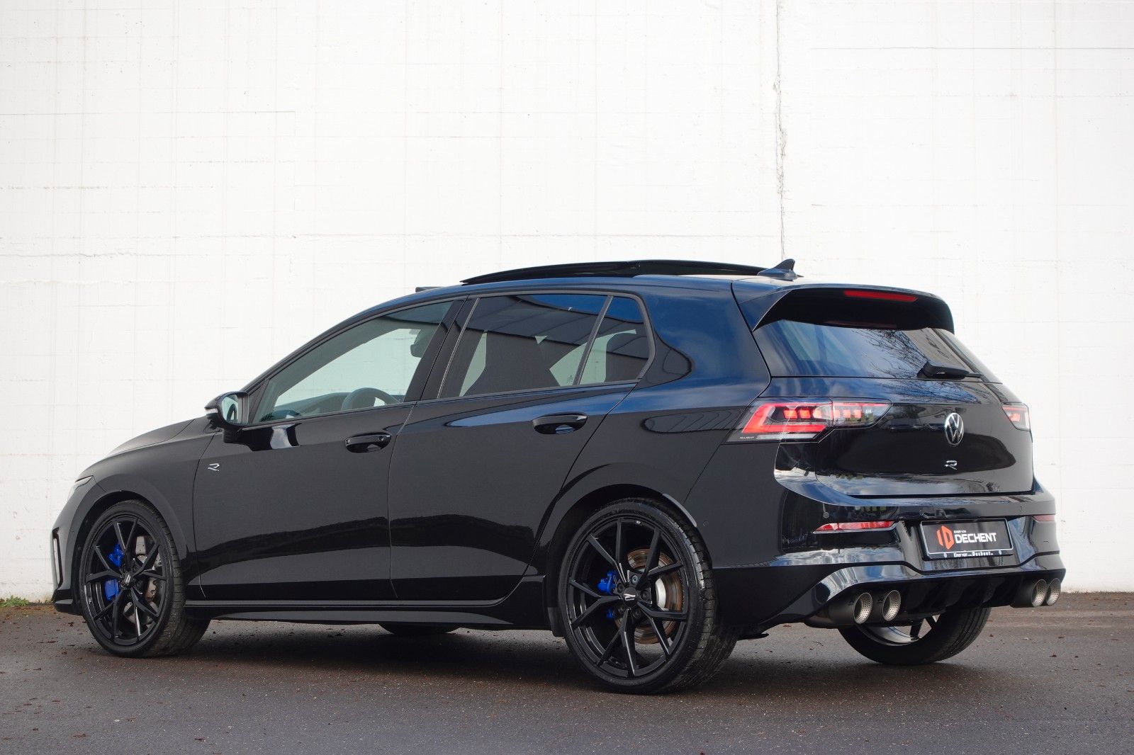 Fahrzeugabbildung Volkswagen Golf VIII R 2.0TSI 4Motion,Akrapovič,Pano,Matrix
