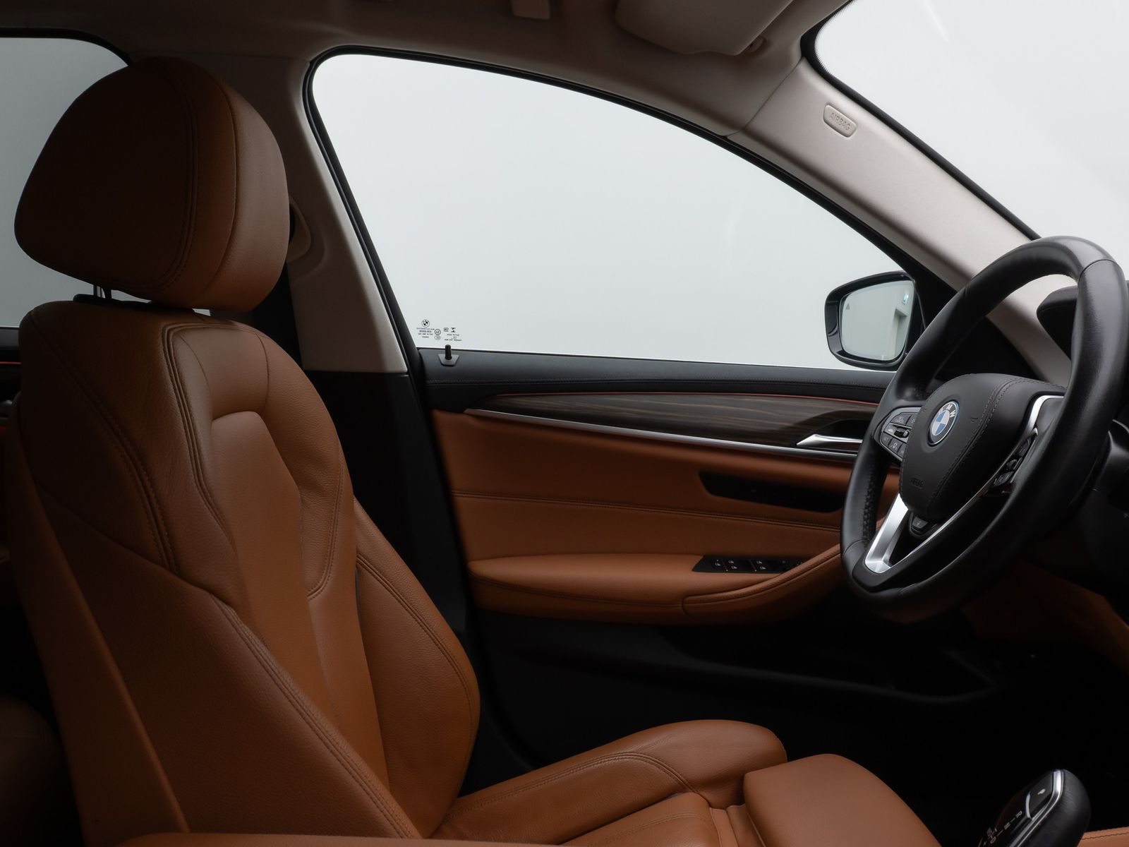 Fahrzeugabbildung BMW 530e xD LuxuryLine 360°HUD DAB AHK Komfort Sport