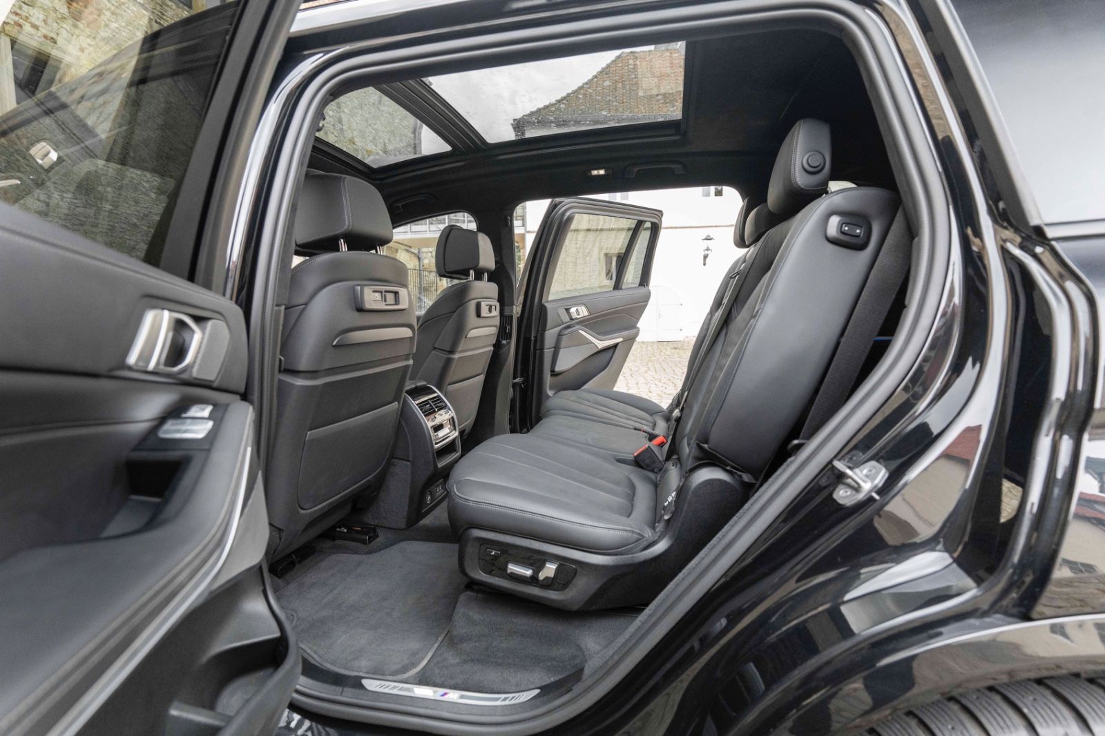 Fahrzeugabbildung BMW X7 M50i H&K HUD LASER LUFT SKY ACC MASSAGE 3D