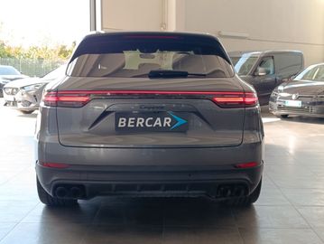 Porsche Cayenne - 5