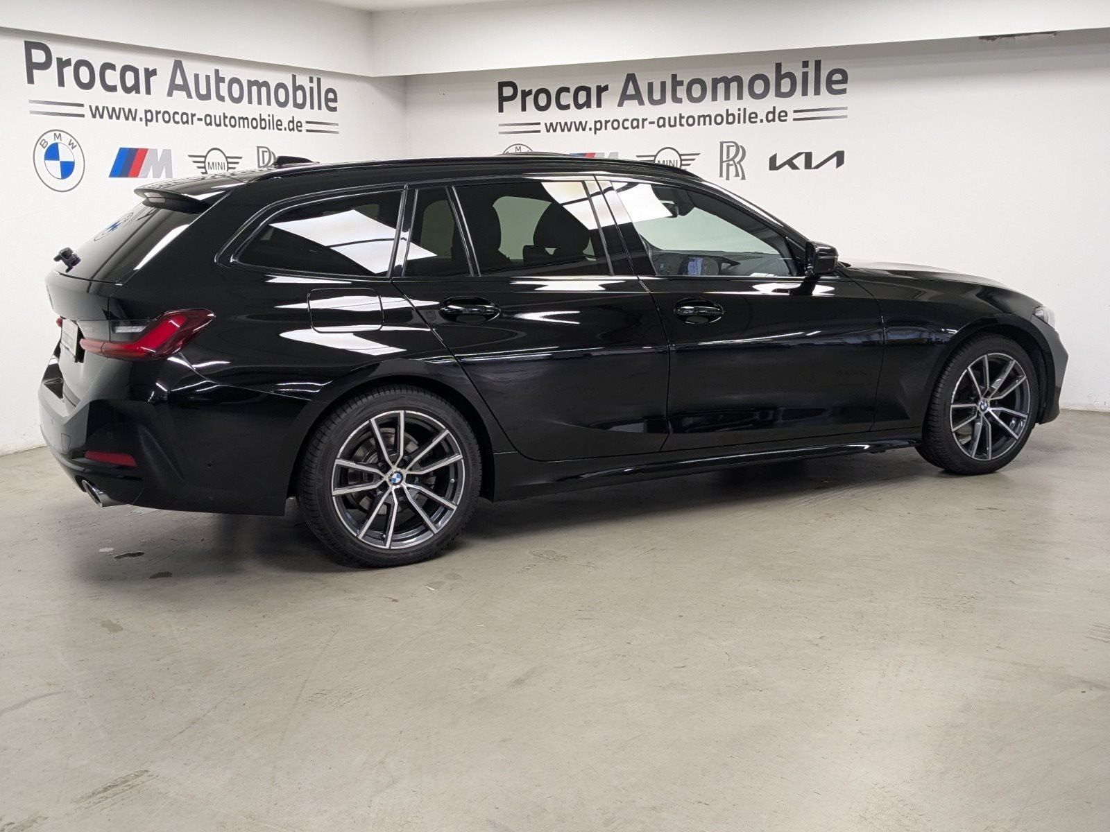 BMW 320d Touring Pano DA Prof PA H K HuD 18'' AdapL foto 5