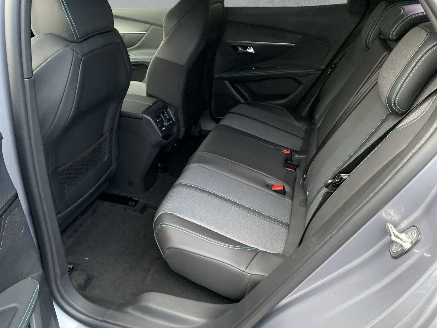 Fahrzeugabbildung Peugeot 3008 Allure Pack 1.2 PureTech 130 Navi/RFK/EPH/