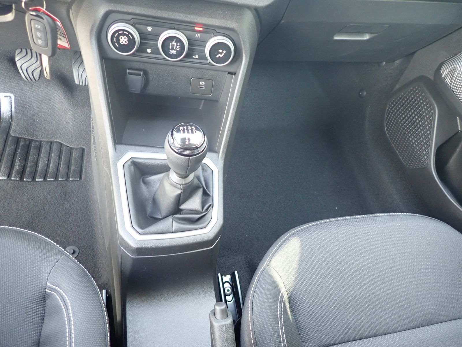 Fahrzeugabbildung Dacia Jogger Expression TCe 110 7-Sitzer