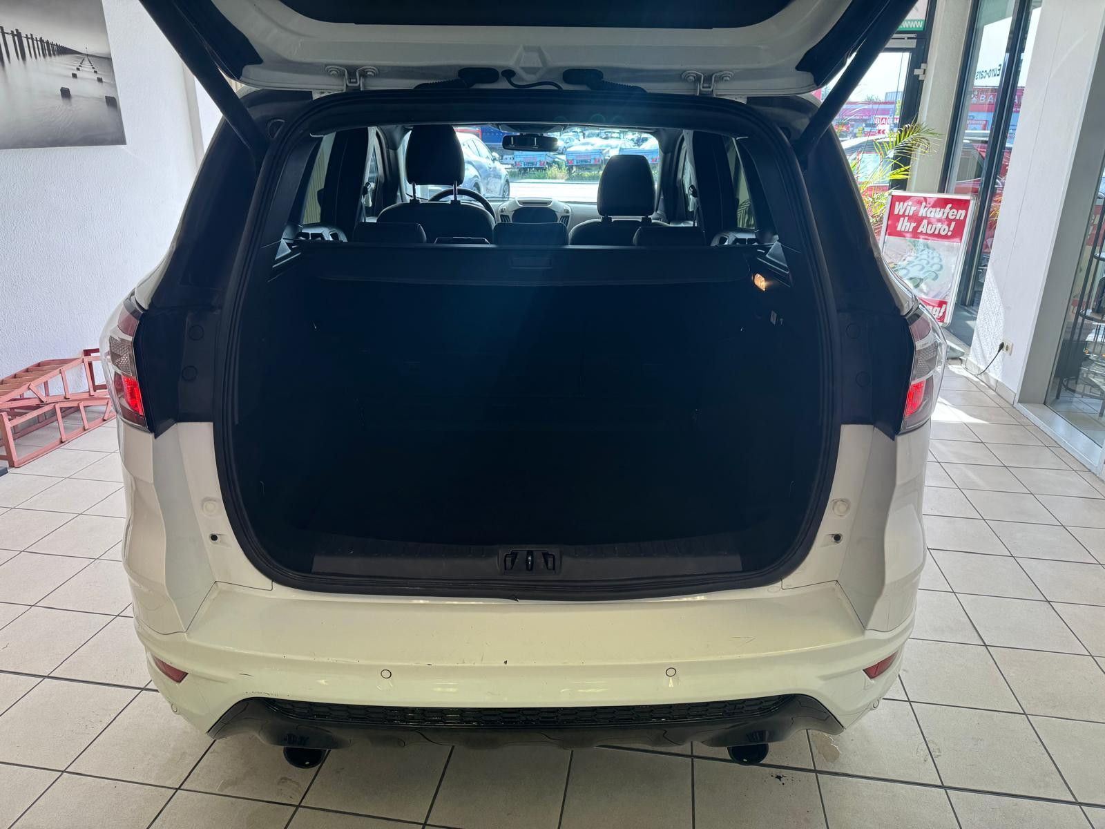 Fahrzeugabbildung Ford Kuga ST-Line / AHK/NAVI/KLIMA/8.FACH BEREIFT