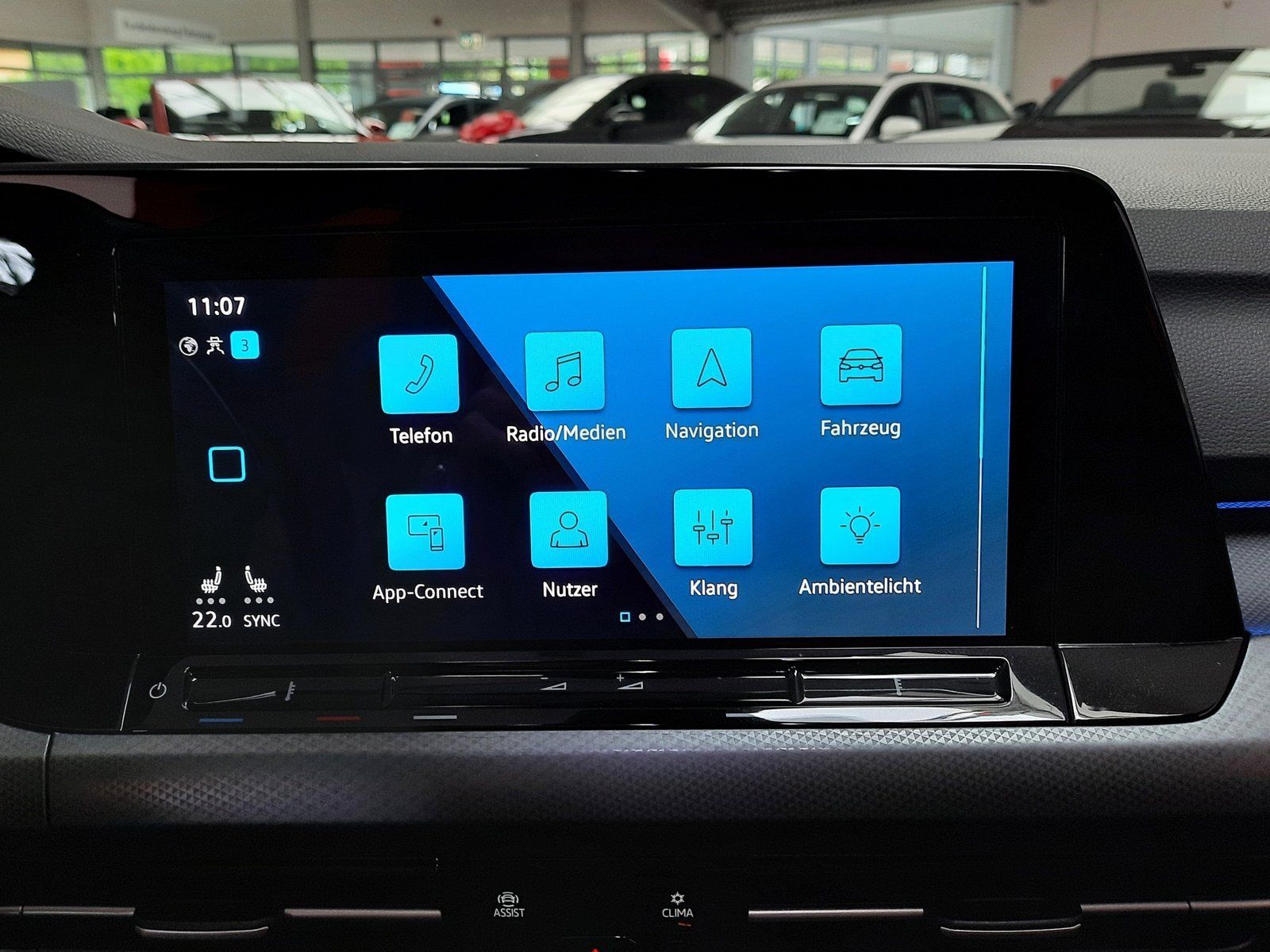 Fahrzeugabbildung Volkswagen Golf Active TDI DSG *AHK*Panodach*Navi*Cam*LED*