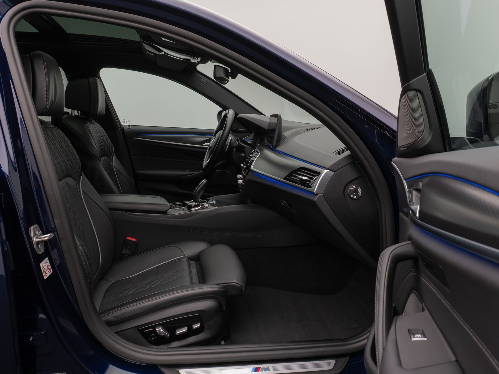Fahrzeugabbildung BMW 540d xD M Sport Panoram Kamer HUD H/K TV Massage
