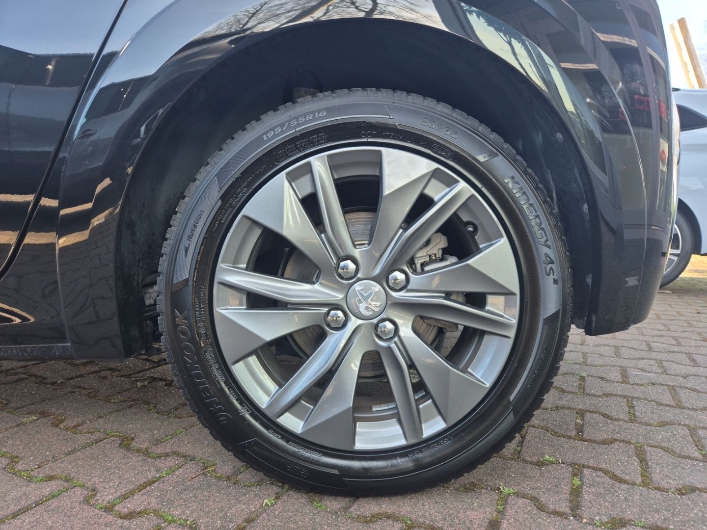 Fahrzeugabbildung Peugeot 208 e- Active Pack Elektro 136 CarPlay Klima
