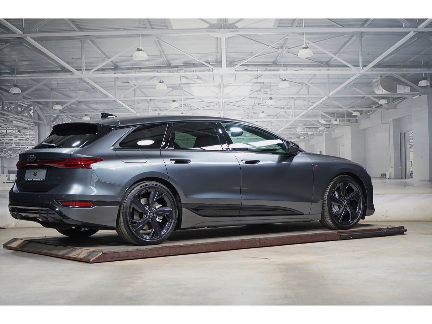 Audi A6 e-tron Avant S line business quattro AHK HUD  imagem 3
