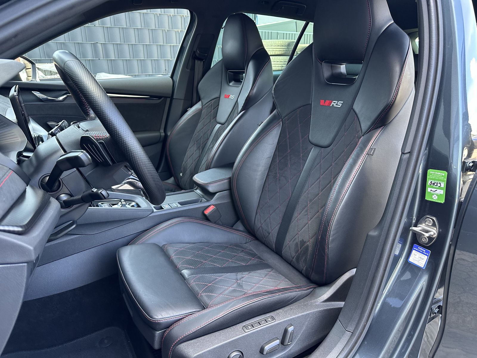 Fahrzeugabbildung SKODA Octavia Combi 2.0 TDI DSG RS Plus NAV+MATRIX+ACC