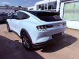 Ford Mustang Mach-E|1.Hand|Leder|Totwinkel|98 kWh-HV| - weiße Ford Mustang Mach-E