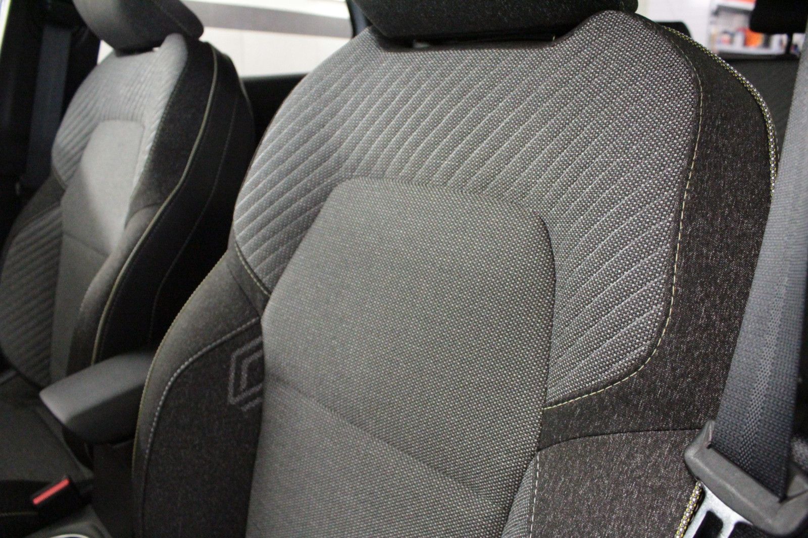 Fahrzeugabbildung Renault Captur Mild Hybrid 160 EDC Techno*Open R-Link*