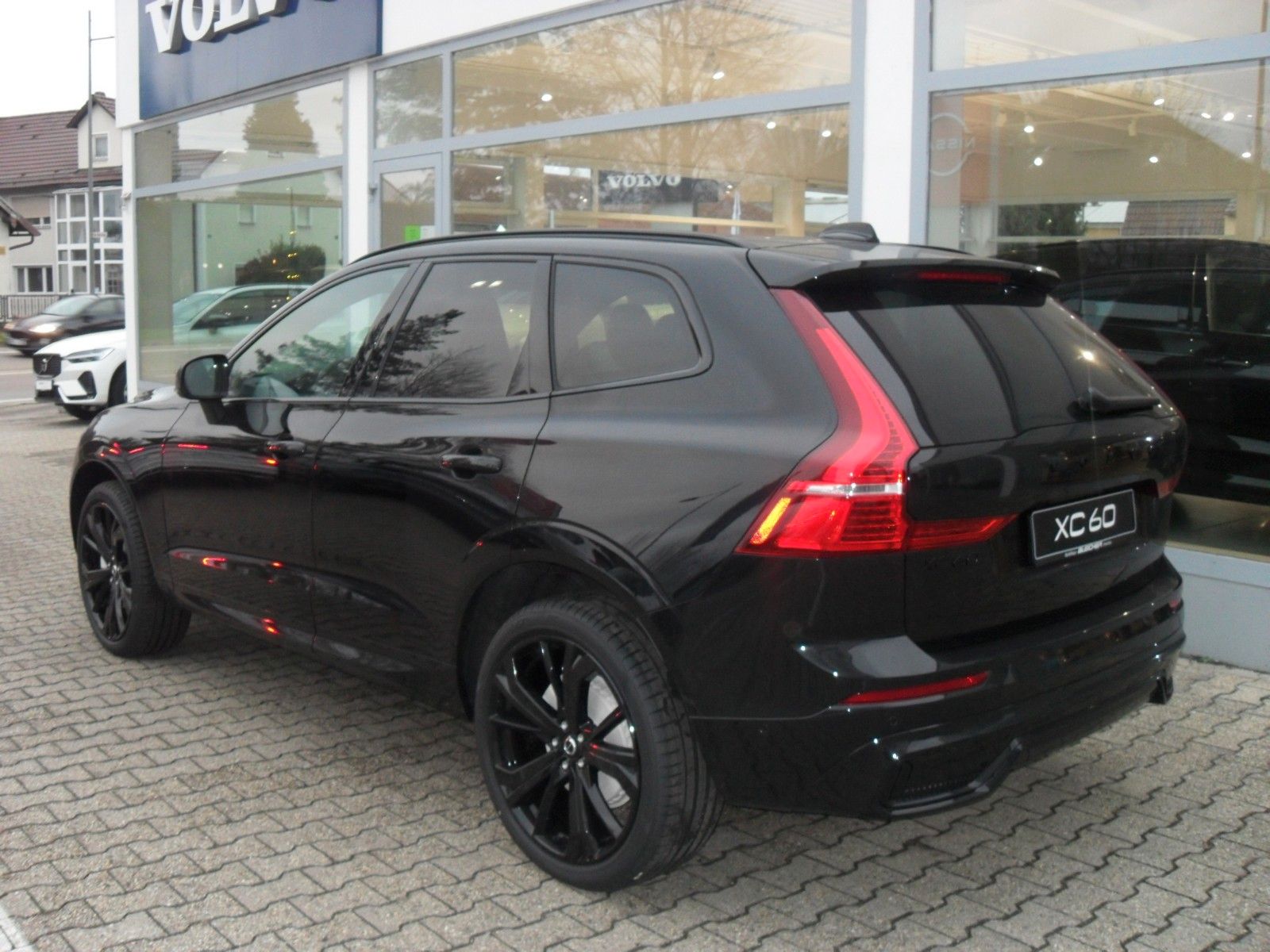 Fahrzeugabbildung Volvo XC 60 T6  Plus Black Edition Plug-In Hybrid