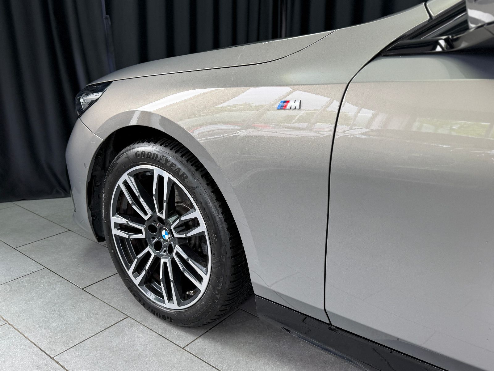 Fahrzeugabbildung BMW 520i M SPORT|H&K|360°|INDIVIDUAL|GESTIK|SHADOW