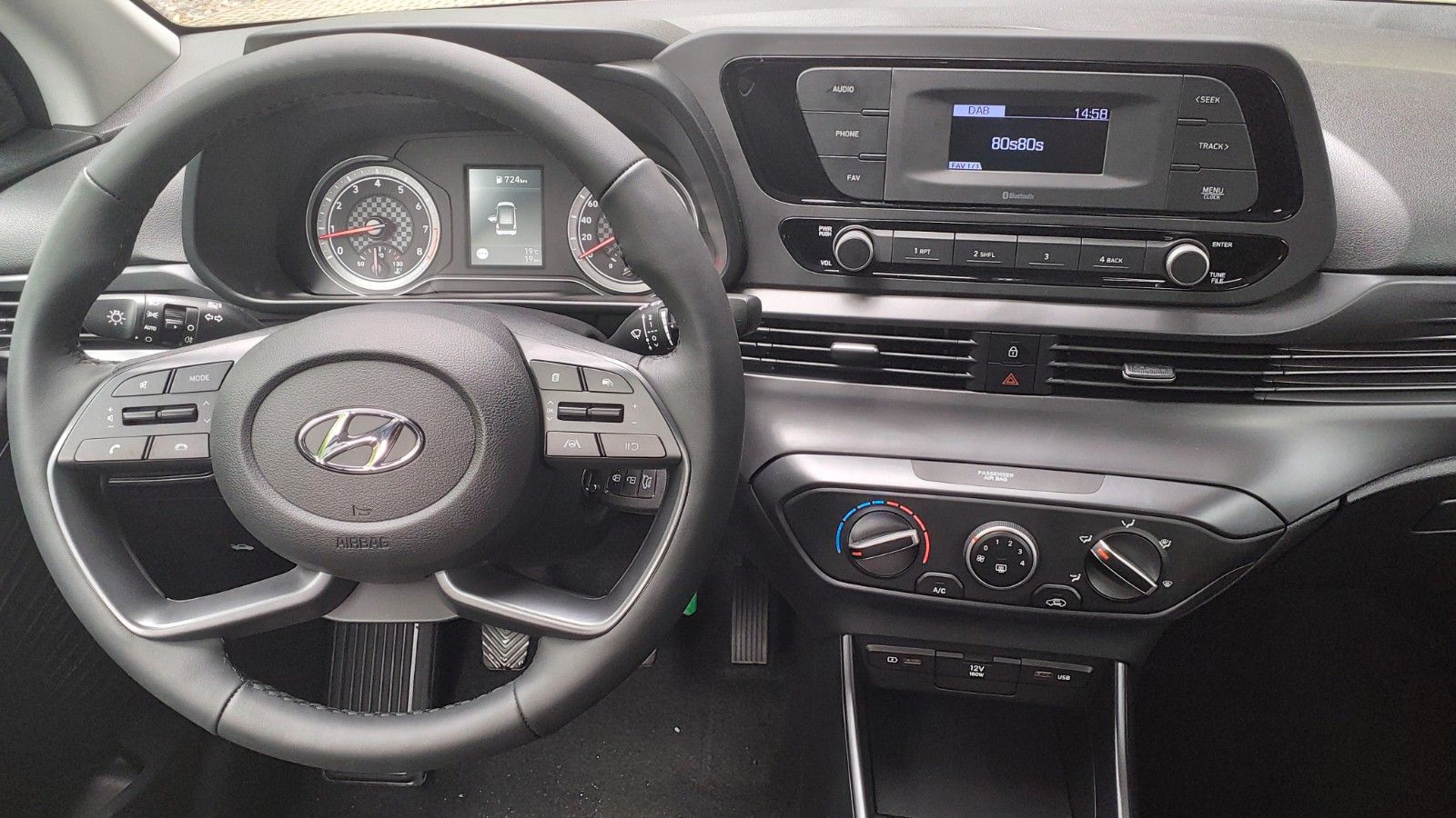 Fahrzeugabbildung Hyundai i20 1.2 Benzin M/T Select 16" ALU SHZ PDC KLIMA