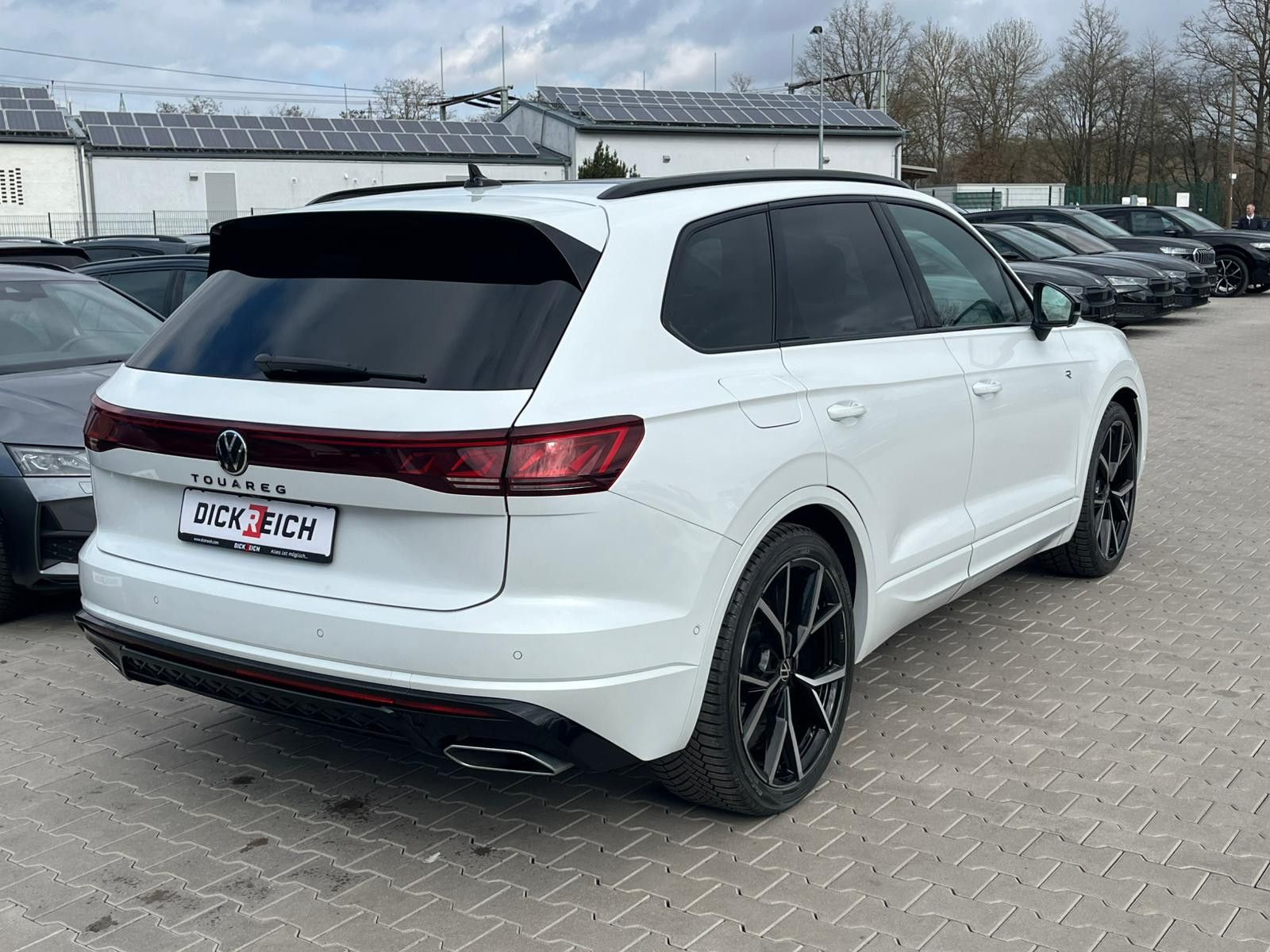 Fahrzeugabbildung Volkswagen Touareg 3.0TDI 4M R-Line VOLL Black 22" UPE 114T