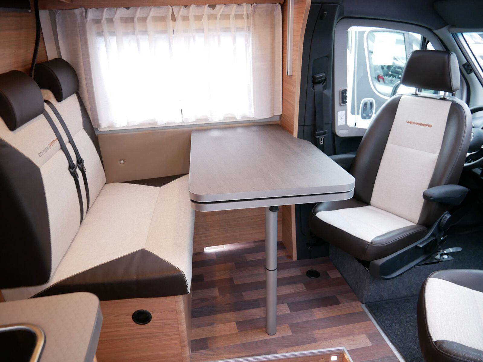 Fahrzeugabbildung Weinsberg CaraCompact Suite MB EDITION PEPPER 640 MEG AHK