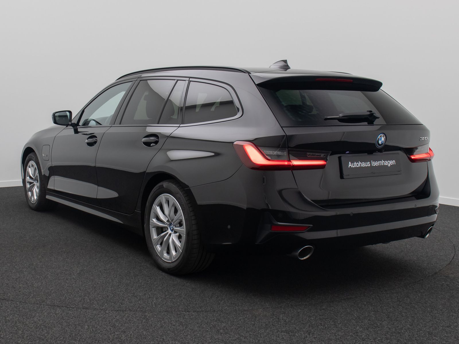 Fahrzeugabbildung BMW 320e Kamera HiFi DAB Alarm AHK Geschwindigkeitsr