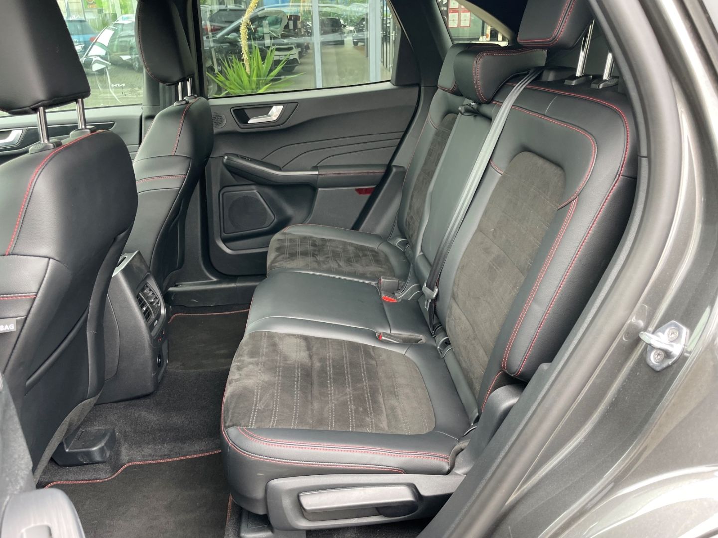 Fahrzeugabbildung Ford Kuga ST-Line X LED B&O elek Sitze und Heckkl