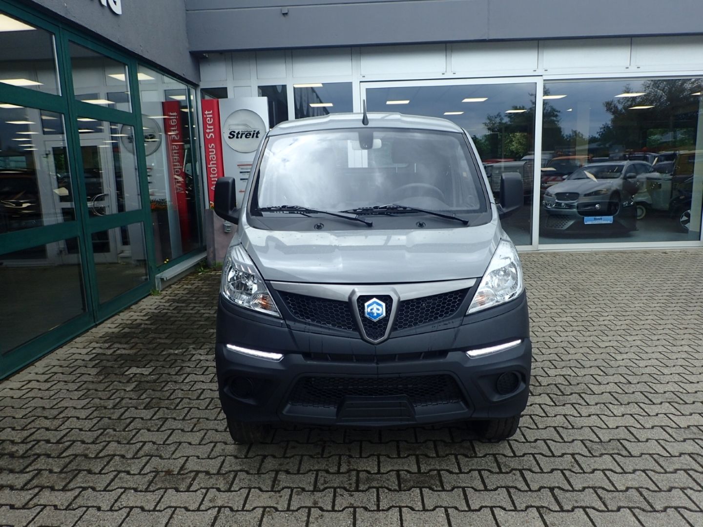 Fahrzeugabbildung Piaggio Porter NP6 Singlewheel Pick-up 2,2m Ladefläche L