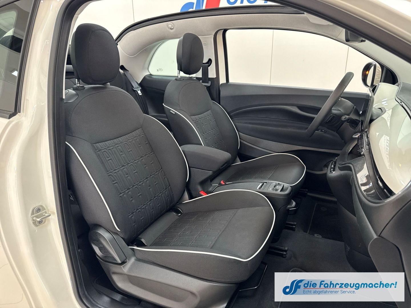 Fahrzeugabbildung Fiat 500e Apple CarPlay Android Auto Klimaautom Fahre