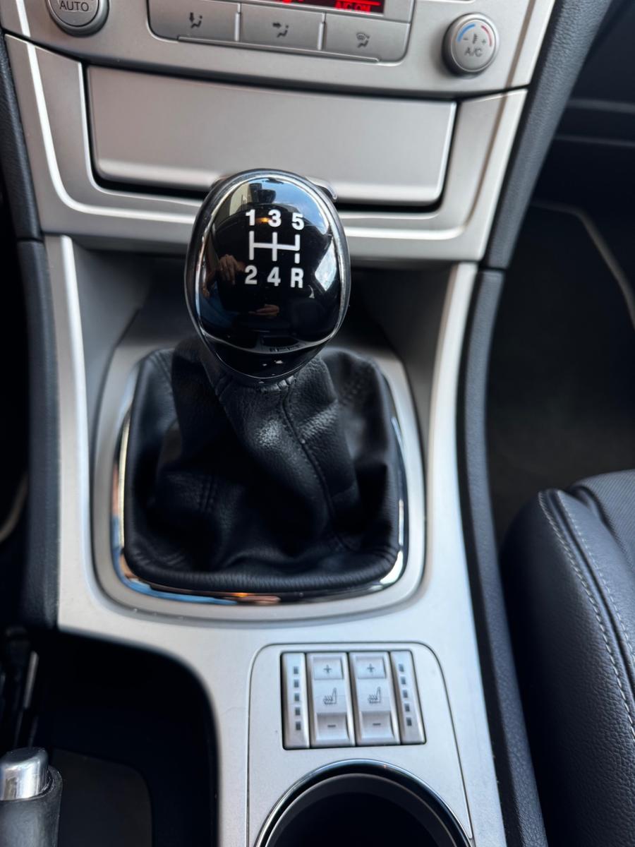 Ford Mondeo 2010 — photo 25