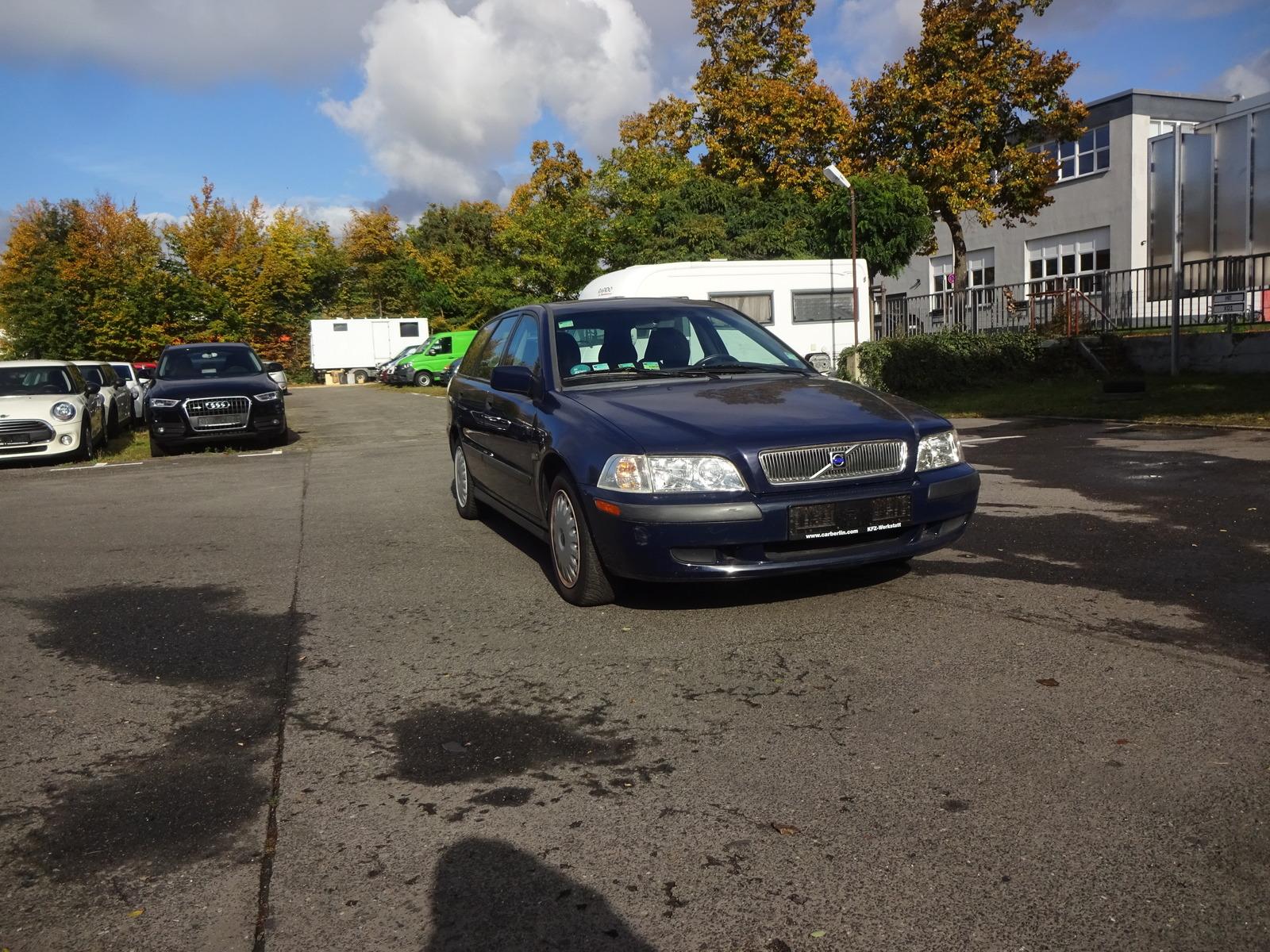 Volvo V40 2006 — rear view