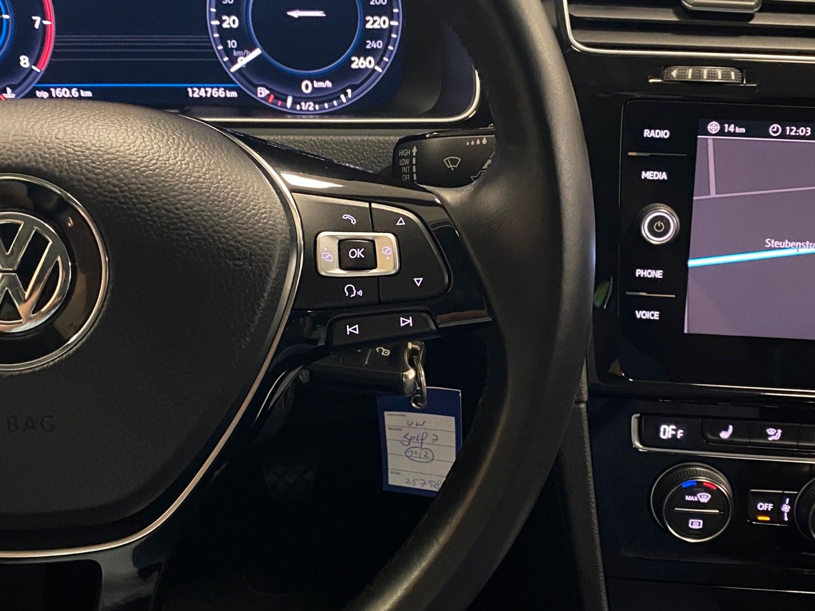 Fahrzeugabbildung Volkswagen Golf  7 1.4 TSI Highline+NAVI+LED+ergoActive+ACC