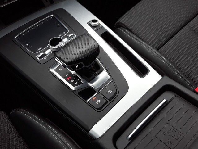 Fahrzeugabbildung Audi Q5 50TFSI e S-TRONIC QU.sport