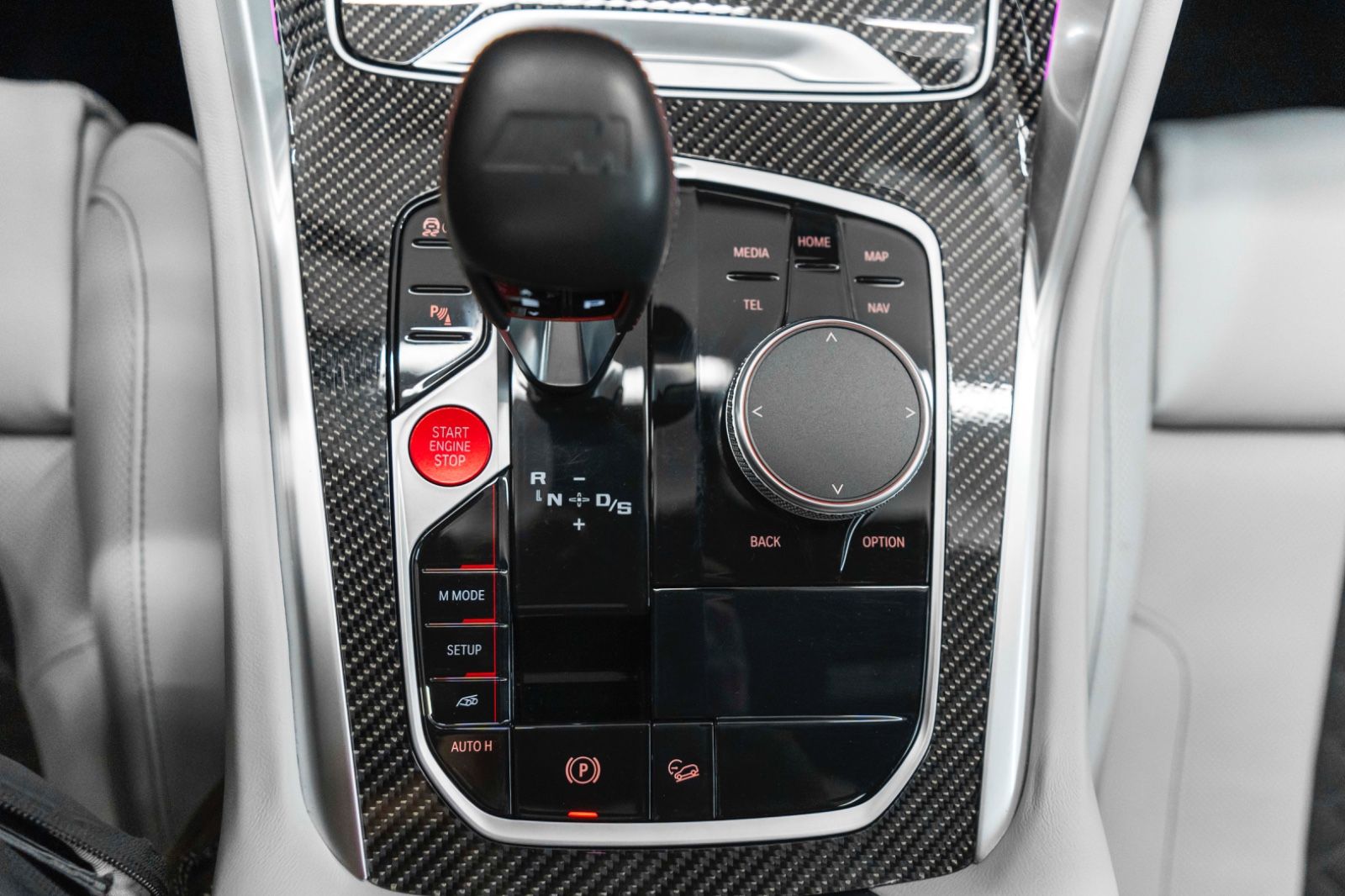 Fahrzeugabbildung BMW X6 M Competition B&W SKY LOUNGE 360° M+S