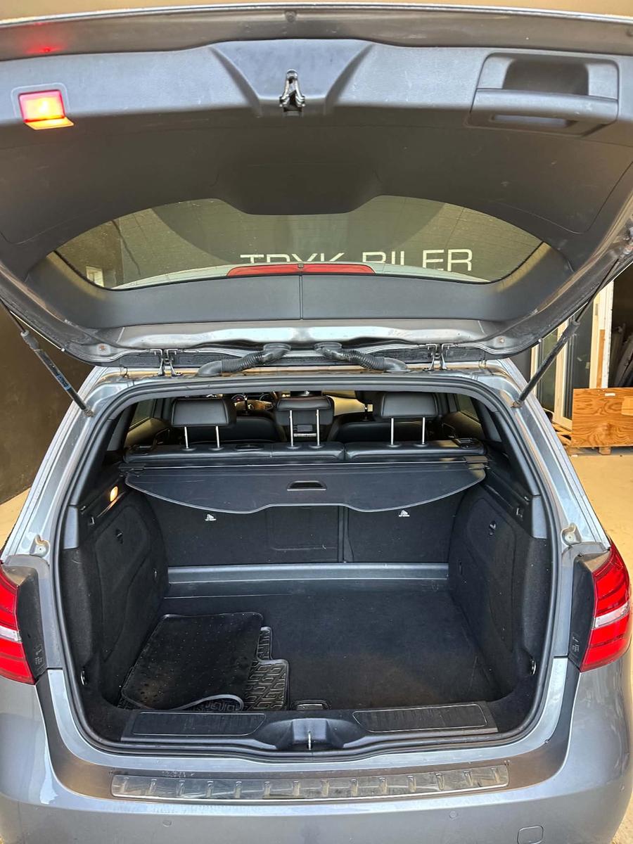 Mercedes-Benz B220 2014 — photo 10