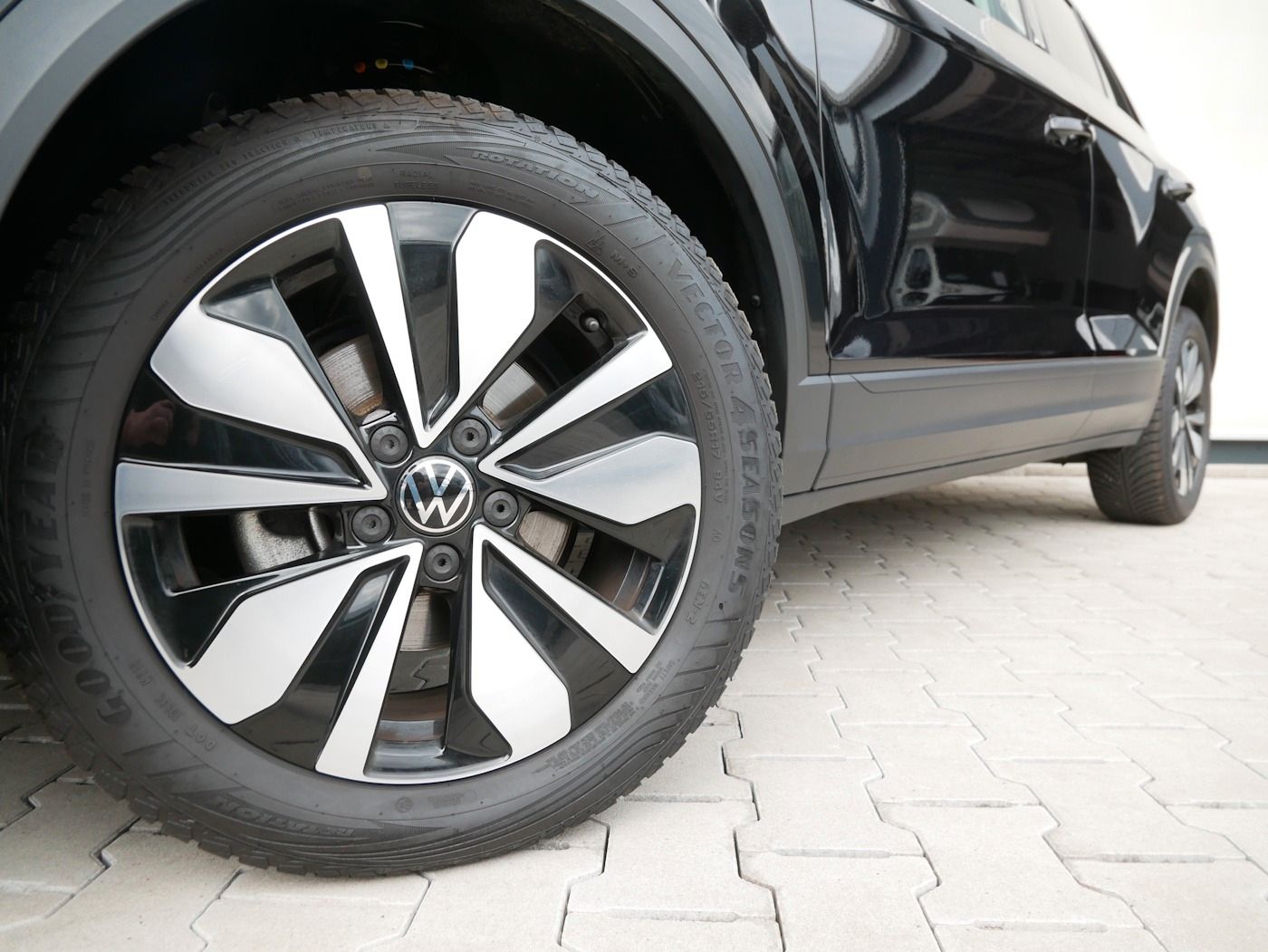 Fahrzeugabbildung Volkswagen T-Roc 1.0 MOVE NEU37T Standheiz Kamera SHZ NAVI