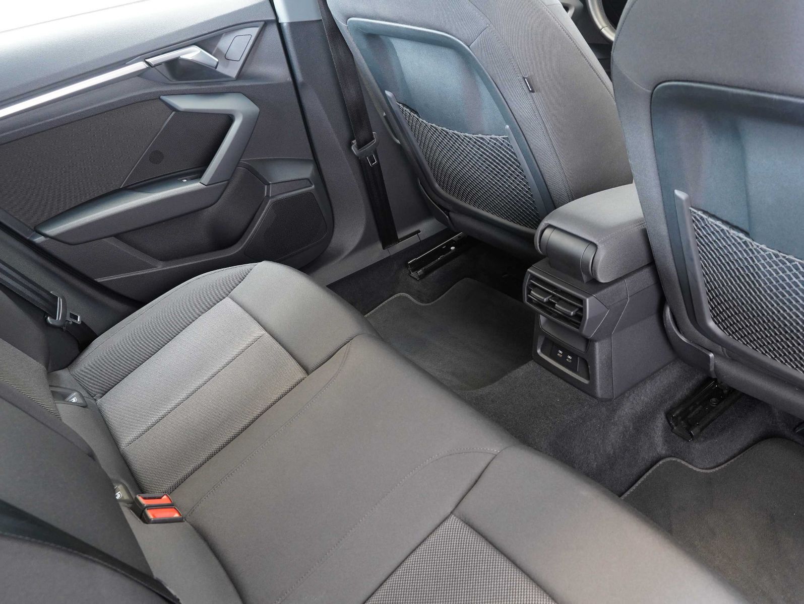 Fahrzeugabbildung Audi A3 Sportback 30 TDI S line LED/MMI/VIRTUAL/CAM